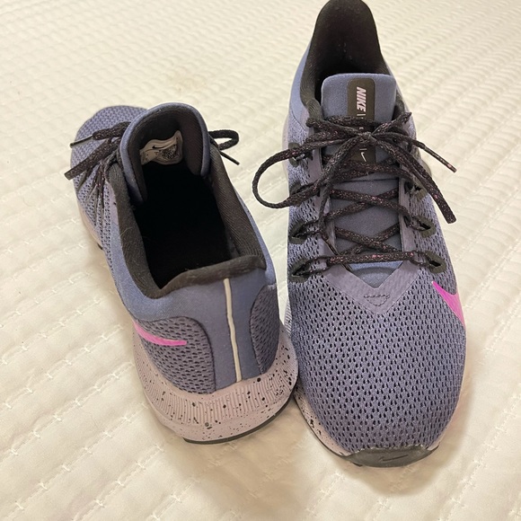 Women’s Nike Quest Running Shoes - Picture 2 of 5